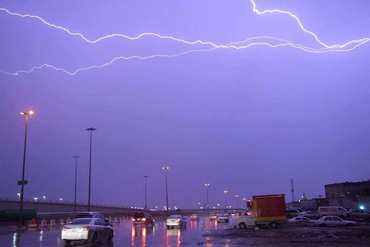 7 مناطق بالمملكة تتأثر بالرياح الترابية والأمطار الرعدية.. تعرف عليها