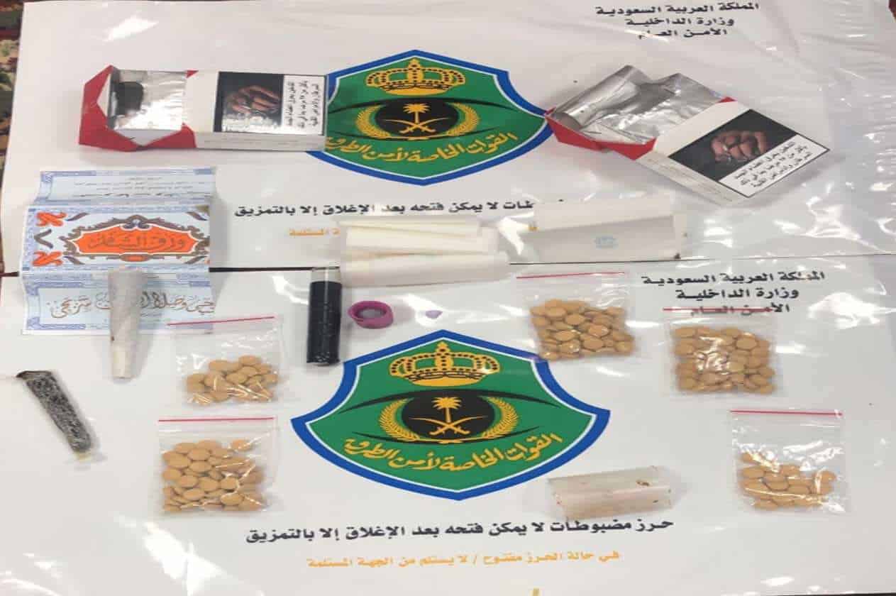 أمن الطرق بمنطقة الجوف يضبط حبوب مخدرة وحشيش