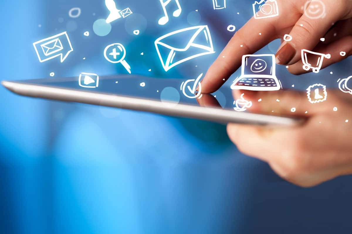 بحث عن الإنترنت وفوائده وأضراره مختصر