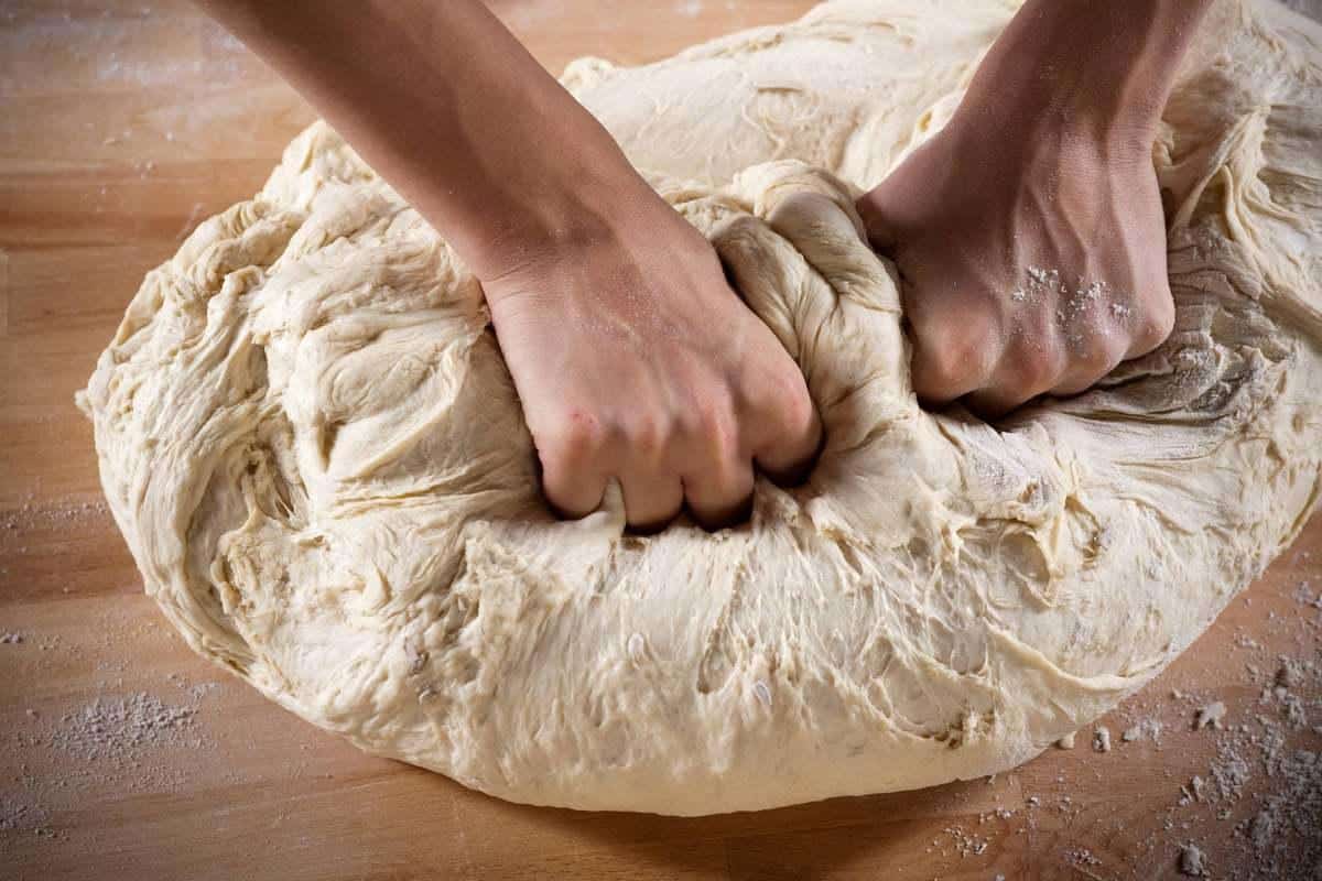 تفسير العجين في المنام للعزباء والمتزوجة