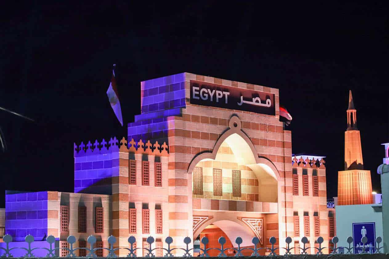 سوق عكاظ ينقل القاهرة للمملكة وإقبال كبير على المنتجات المصرية