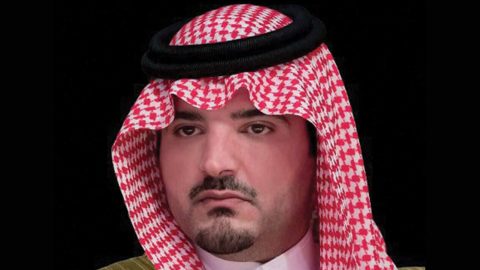 سيارة و 100 ألف ريال ووظيفة بالمكان الذي يختاره مكافئة من وزير الداخلية السعودي لرجل أمن