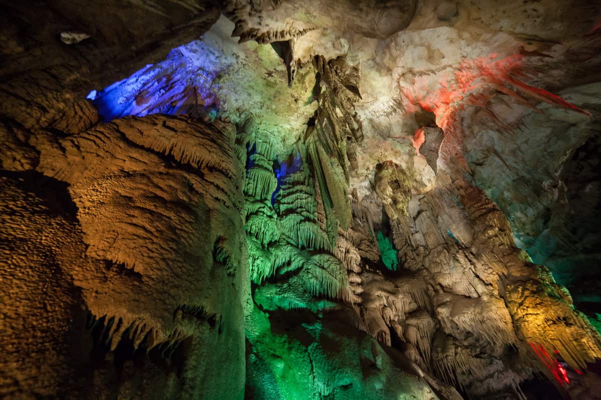 كهف بروميثوس كهف بروميثوس