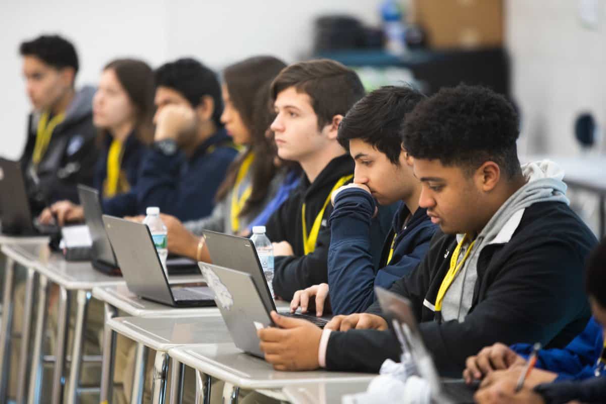 معهد التكنولوجيا التطبيقية في الشارقة