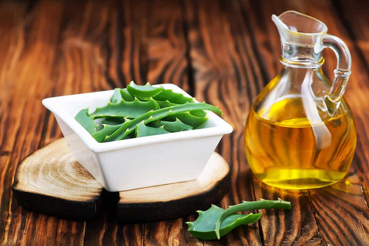 فوائد زيت الصبار للبشرة وأفضل وصفاته