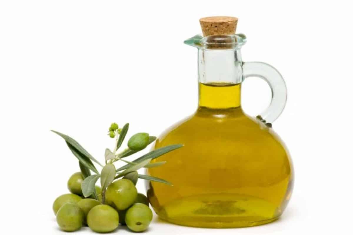 فوائد زيت الزيتون للوجه وأفضل وصفاته