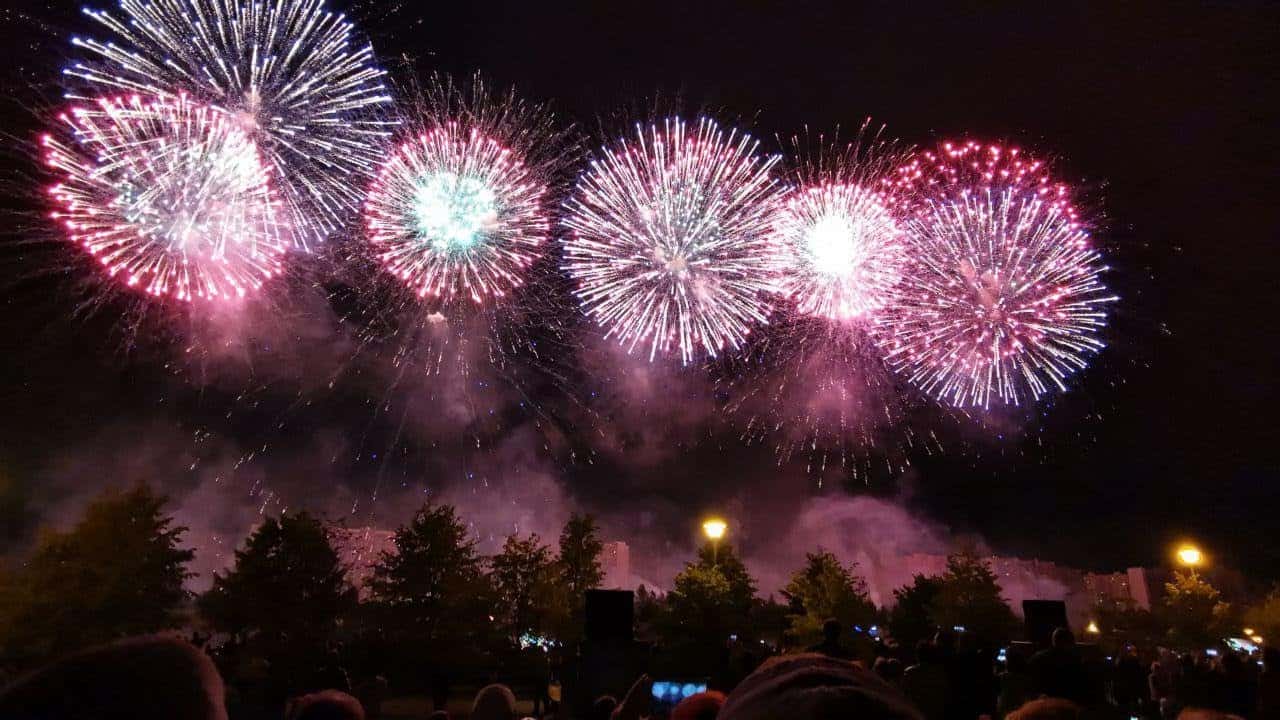 هاشتاق استاد الملك فهد يتصدر تويتر بعد الحريق