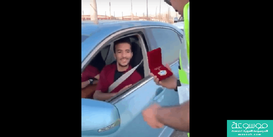 بالفيديو.. هدايا للسعوديين من شرطة أبو ظبي بمبادرة “الإماراتي سعودي والسعودي إماراتي”