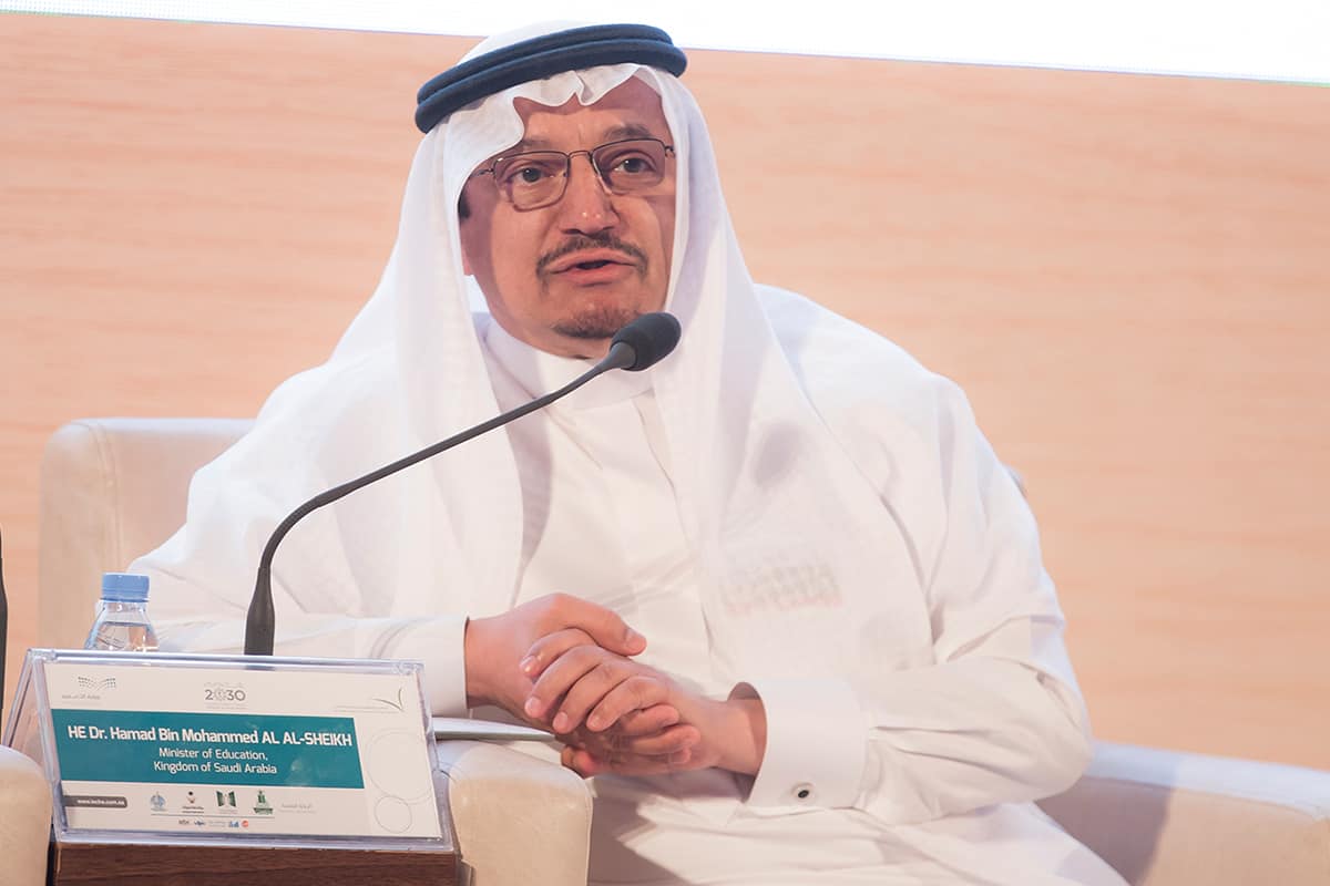 بالفيديو.. وزير التعليم يؤدي العرضة احتفالا باليوم الوطني الـ 89 للسعودية