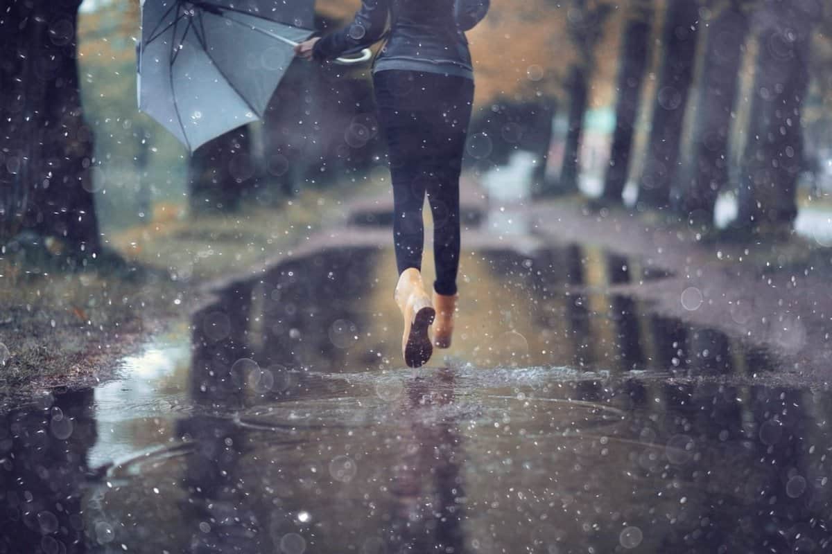 Sicreti di l'interpretazione di caminari in a pioggia in un sognu in u bonu è u male - Enciclopedia