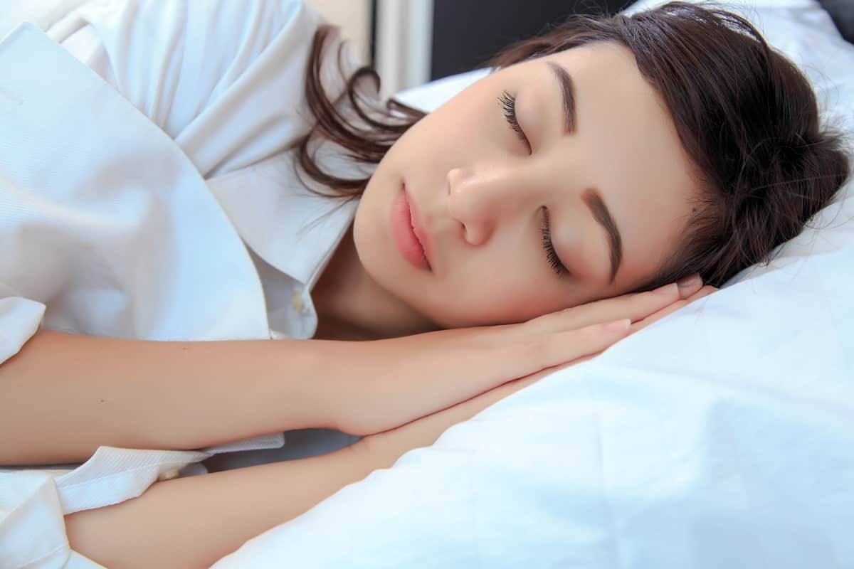 Fortolkning af søvn i en drøm for enlige kvinder - Encyklopædi