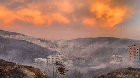 بالفيديو..مؤذن يدعو مسيحيي لبنان للاحتماء بالمساجد من الحرائق