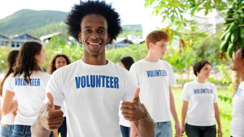 أنواع العمل التطوعي وفوائده