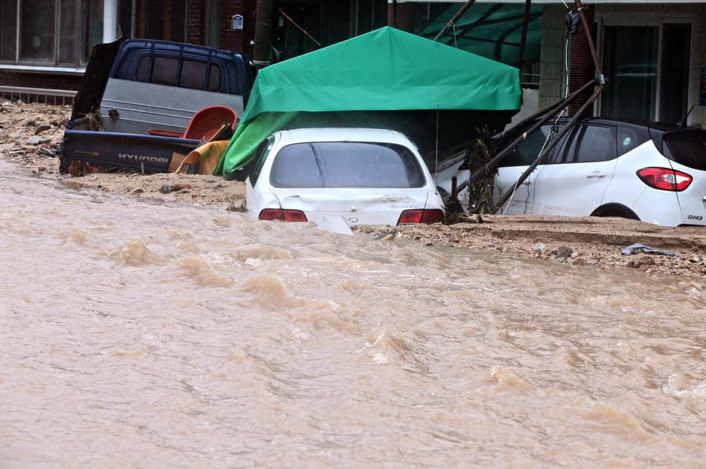 بالصور..إعصار ميتاج يضرب كوريا الجنوبية ويتسبب في مصرع 6 وإصابة آخرين