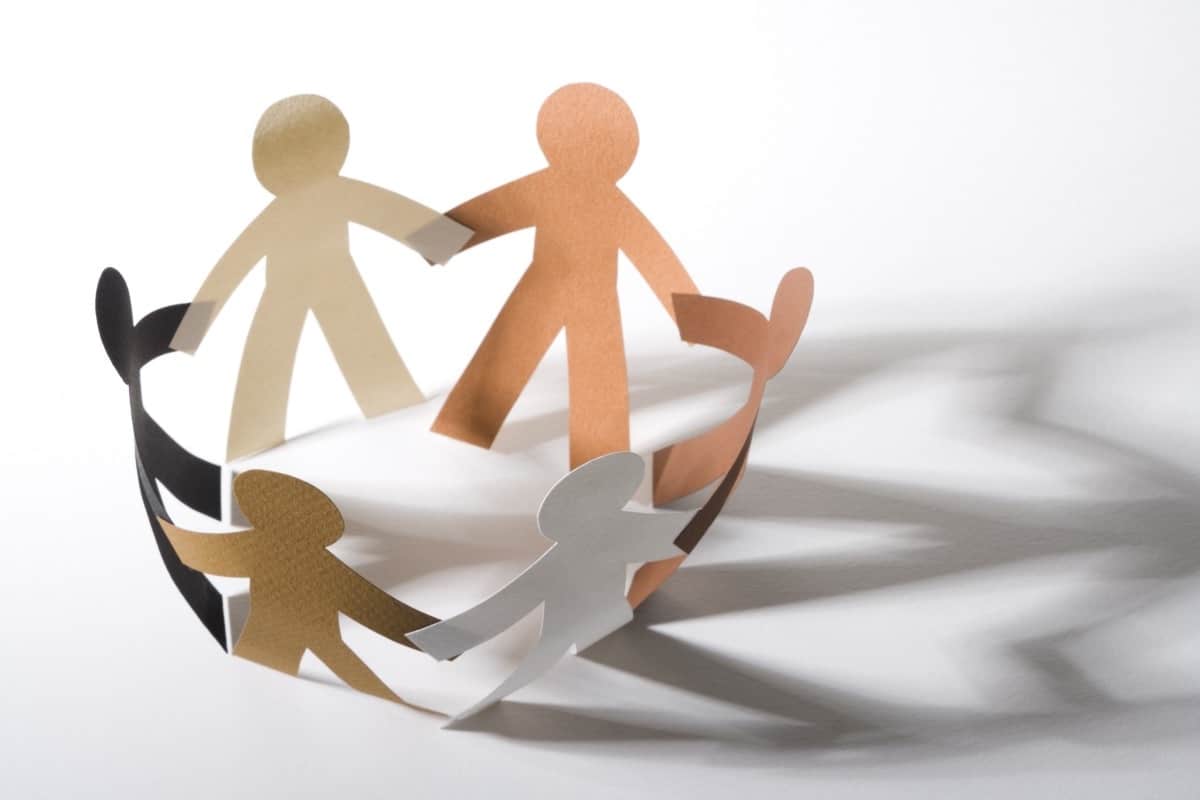 اذاعة عن التعاون للمرحلة الابتدائية