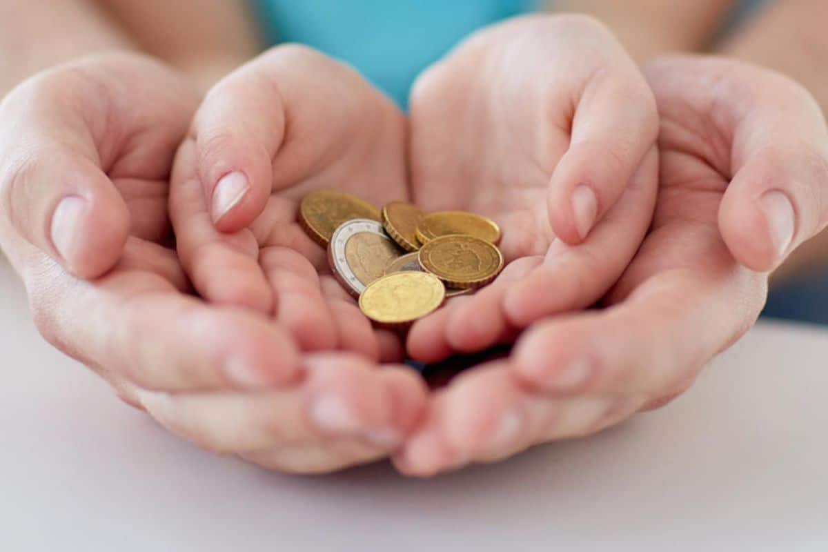 اذاعة مدرسية عن الصدقة