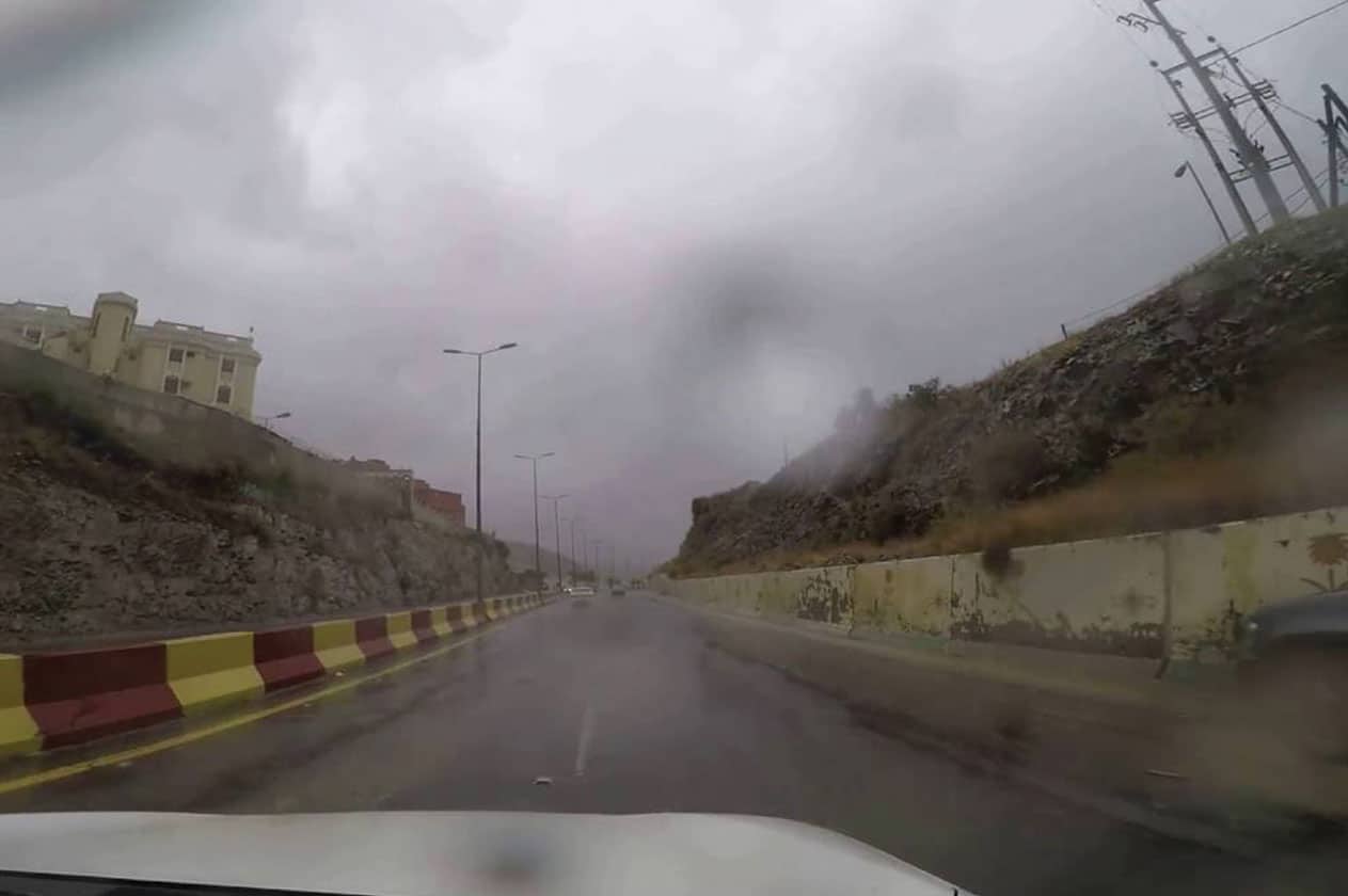 الدفاع المدني ينبه قاطني الباحة بعدم الخروج إلا للضرورة القصوى