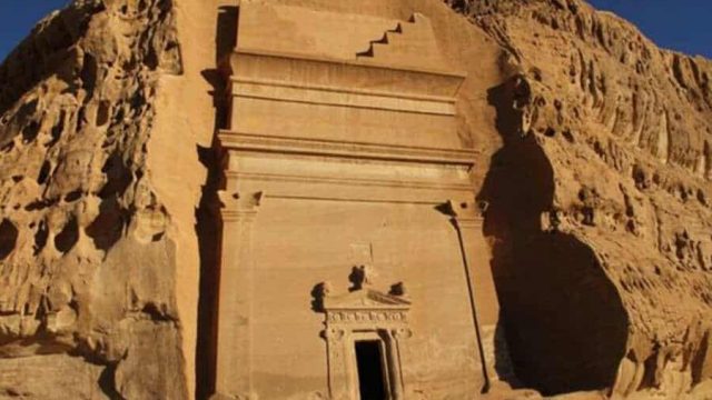 بالصور.. علماء يكتشفون آثار حضارة غامضة في السعودية