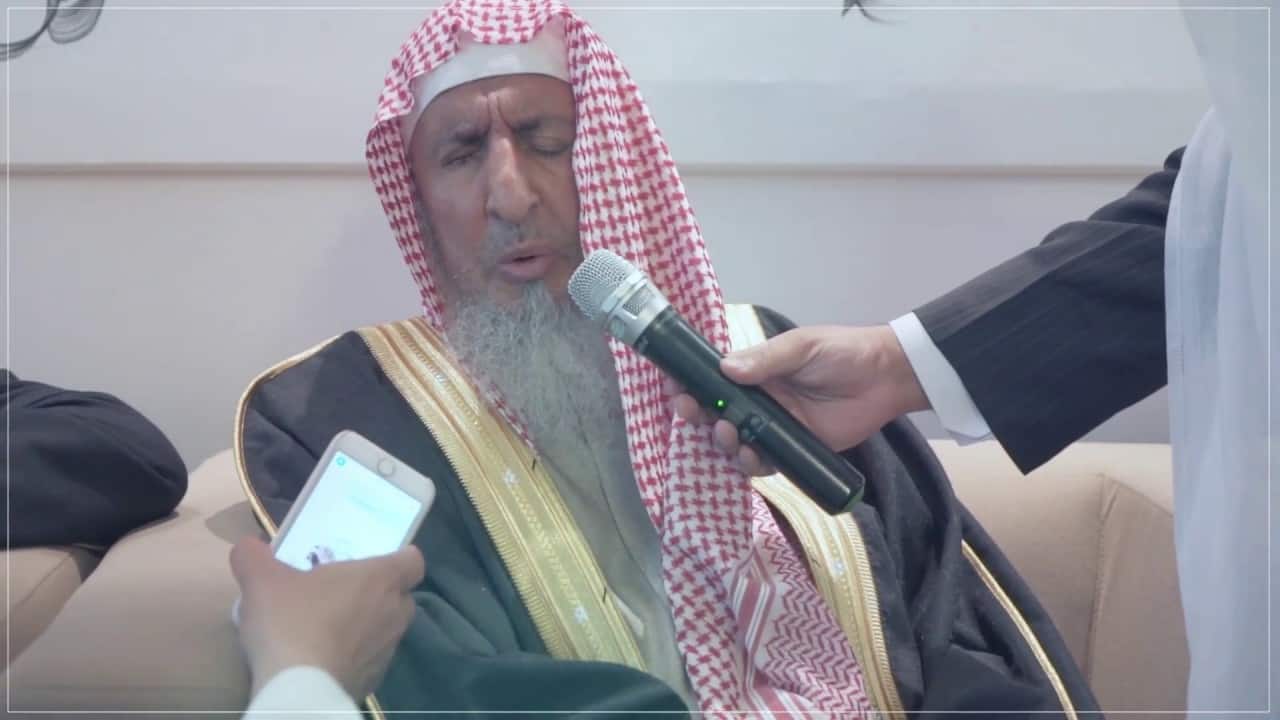 بحث عن الشيخ عبدالعزيز بن باز وأشهر أعماله