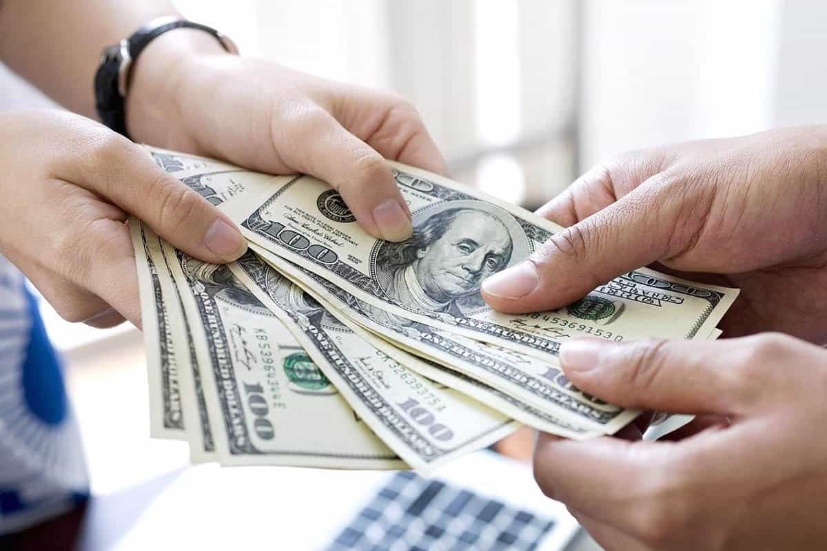 ما هو تفسير رؤية اعطاء المال في المنام