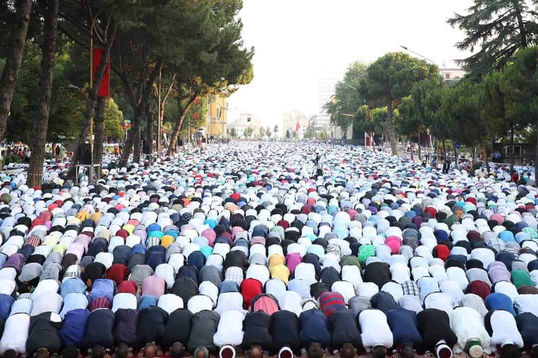 تفسير صلاة العيد في المنام لمختلف الحالات