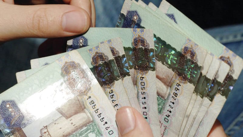 استشاري معهد الأوراق المالية البريطاني في الإمارات:”خفض الفائدة يُعيد هيكلة ديون الشركات ويتيح لها التوسع”