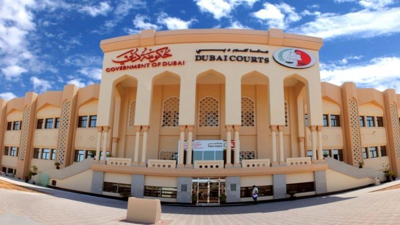 جنايات دبي تحاكم عربي بتهمة اغتصاب فتاة