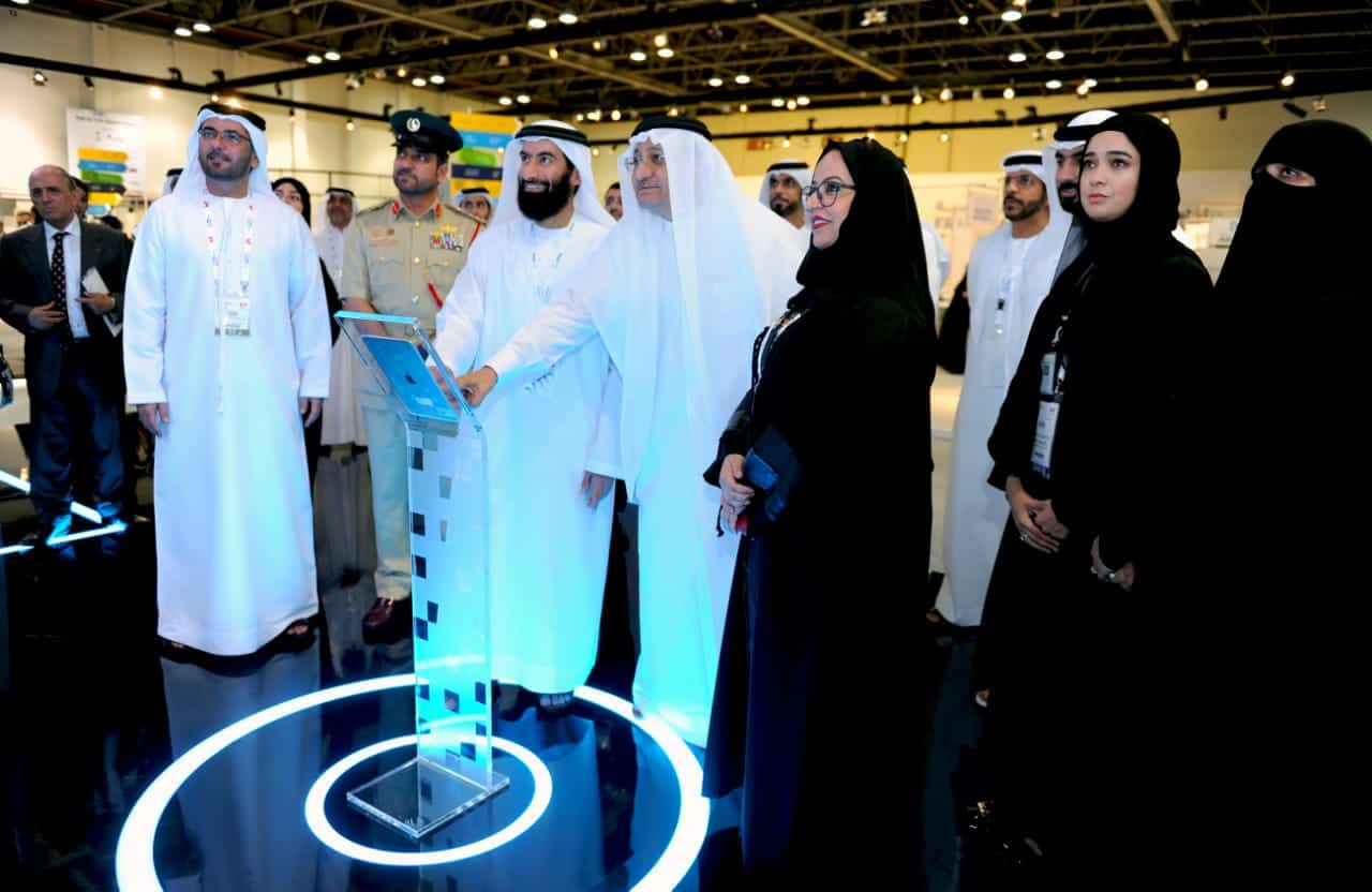 صحة دبي تحتفل بإطلاق “روبوتيك” أول موظف ذكي بالموارد البشرية