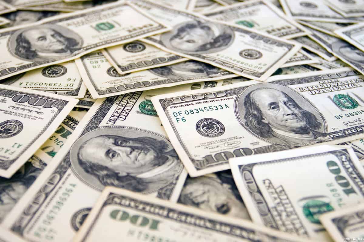 عصابة في دبي تستولي على 121 ألف دولار من زائر بنمي