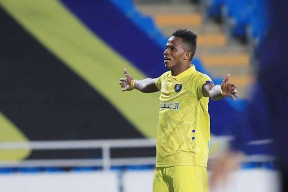 غياب عبد الفتاح آدم مهاجم النصر عن مباراتي الرائد والهلال