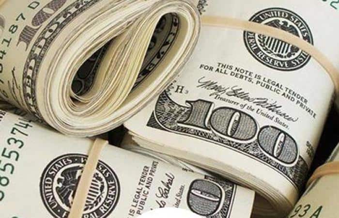 فتاة تستدرج شاباً وترغمه على إعطائها 30 ألف دولار