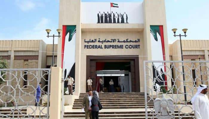 محاكمة ثلاث رجال وامرأة بتهمة الاتجار بالمخدرات