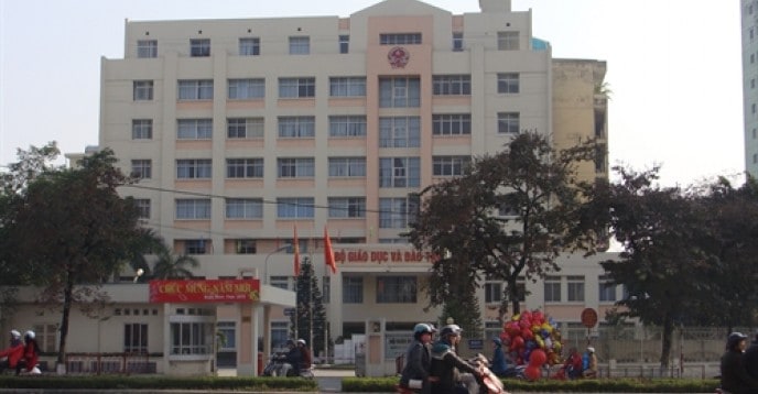 مسئول فيتنامي يلقى حتفه إثر سقوطه من الطابق الثامن