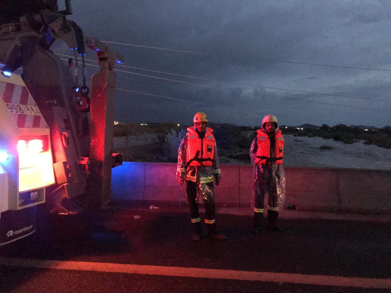 نجاح فرق الإنقاذ في الوصول لمحتجز عقبة الملك فهد وسط منحدرات خطيرة