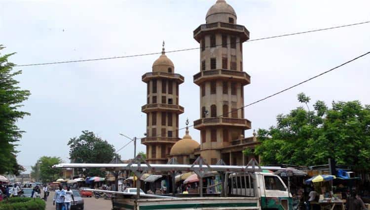 هجوم على مسجد في بوركينا فاسو يسفر عن 16 قتيلاً وجريحان