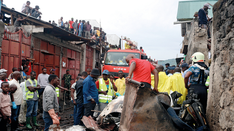 27 قتيلاً في تحطم طائرة في منطقة سكنية بالكونغو