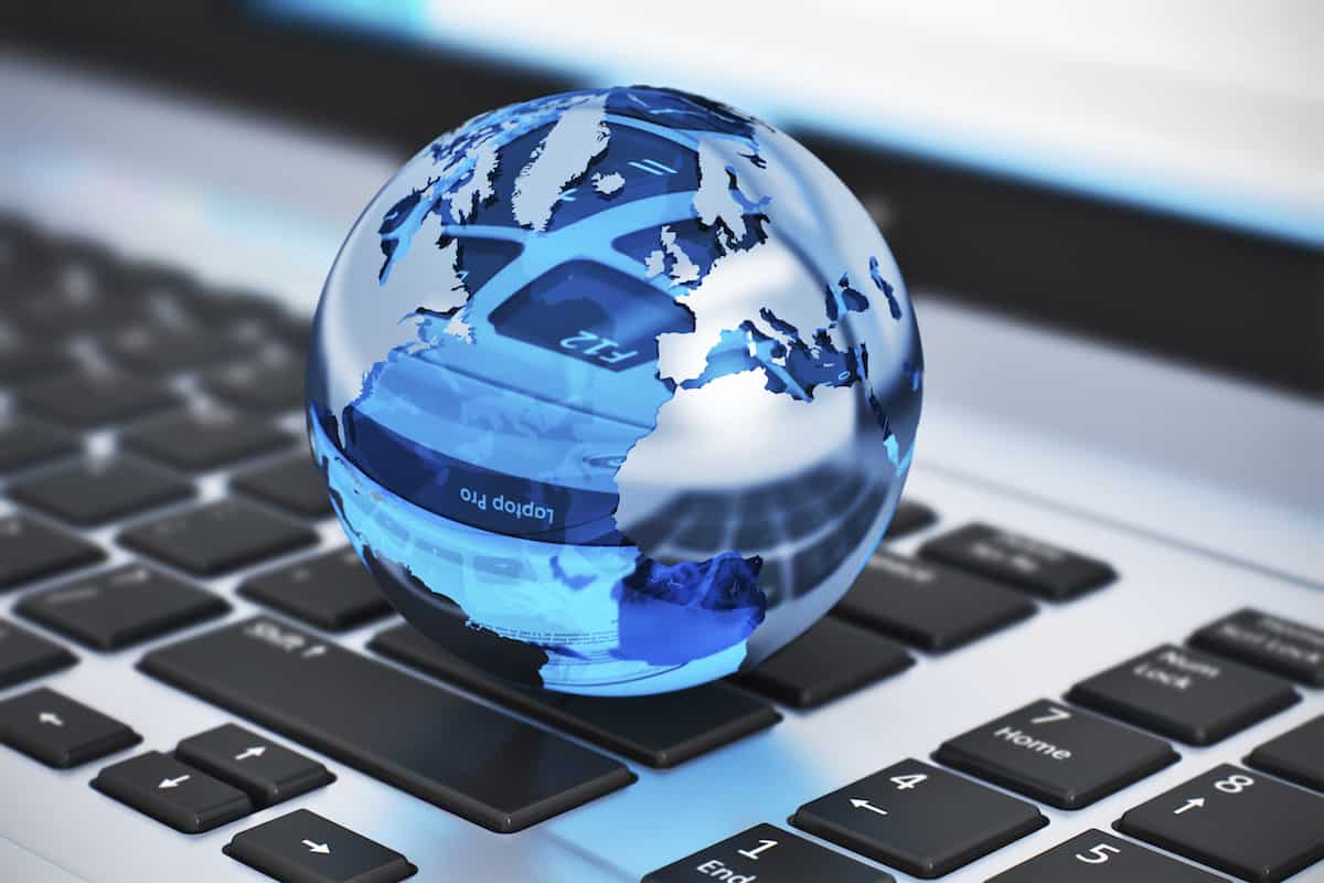 مقال عن فوائد الانترنت واضراره