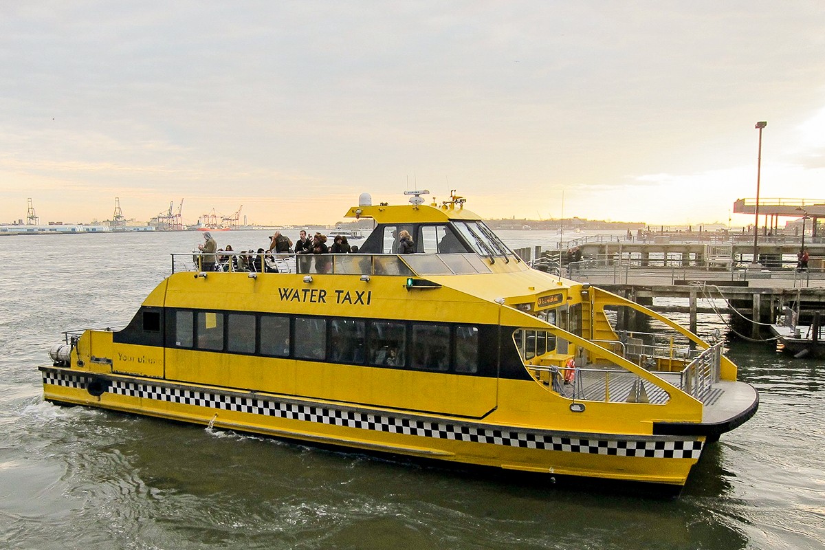معلومات عن التاكسي المائي والعبارات في دبي