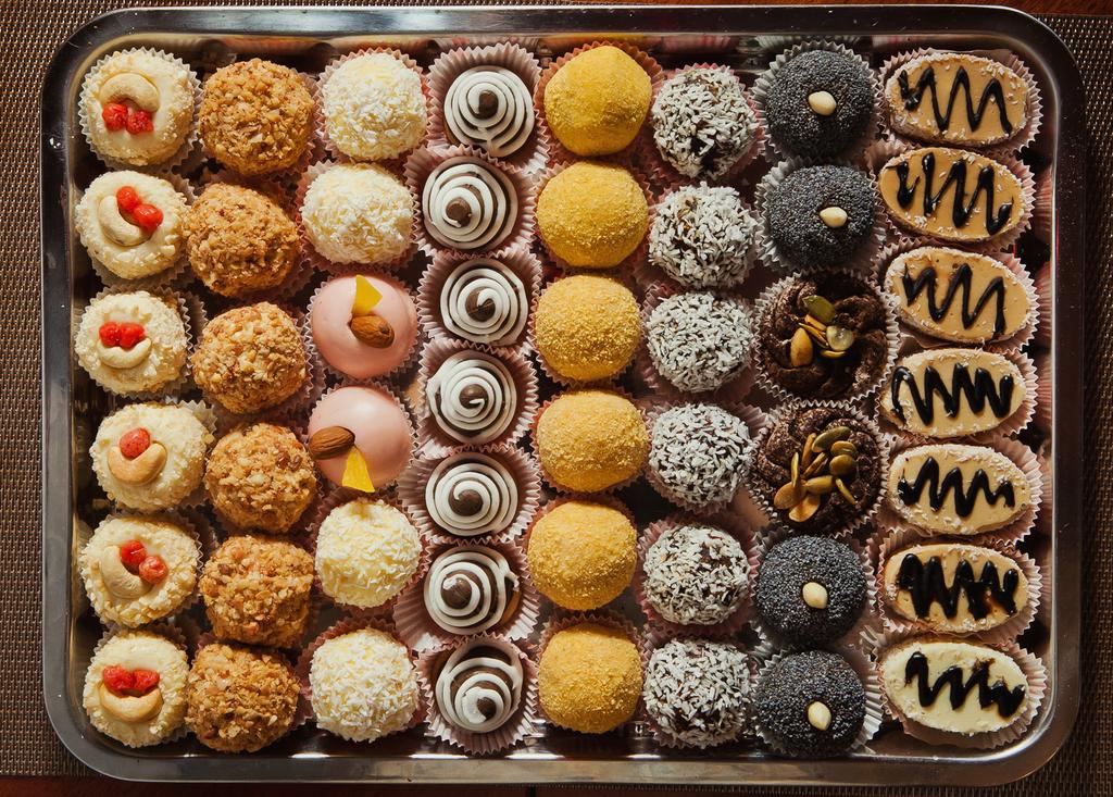 تفسير رؤية الحلوى في المنام للعزباء