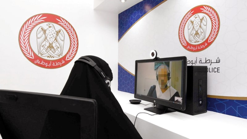 شرطة أبوظبي تسمح بزيارة نزلاء الشرطة عن بعد عبر “نافذتي”