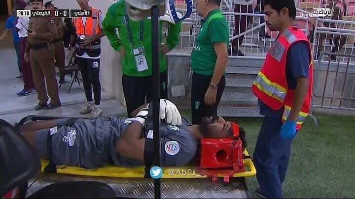 هاشتاق العويس في الترند بعد إصابة حارس مرمى الأهلي بالسعودية