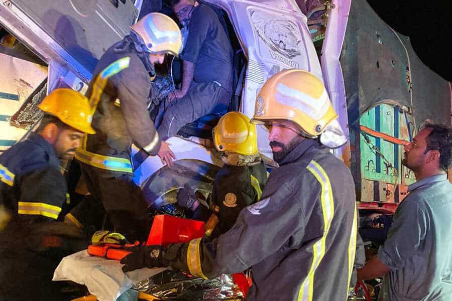 وفاة شخصين وإصابة 6 بحادث تصادم على الطريق الدولي في محافظة بيش