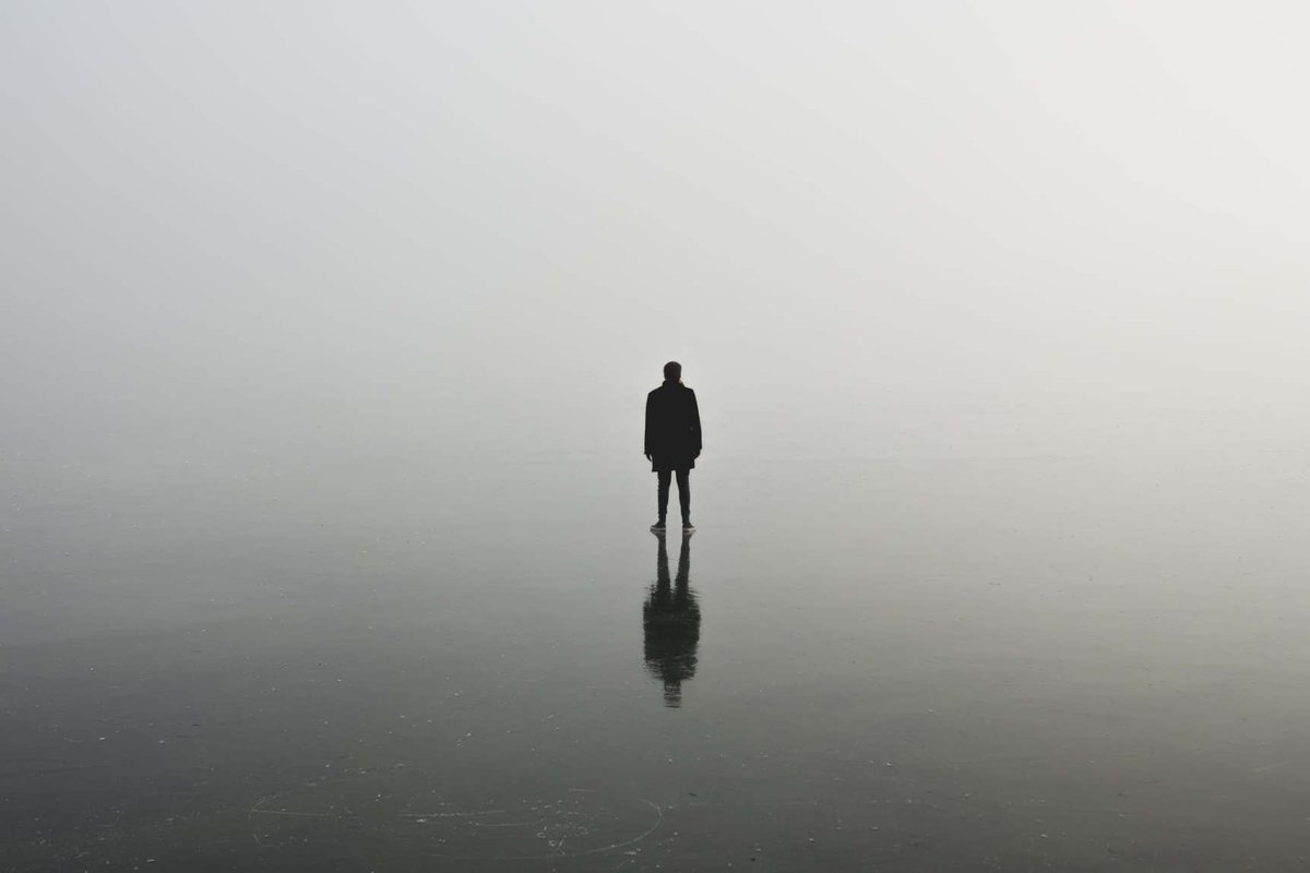 ما هو الفرق بين الوحدة والعزلة