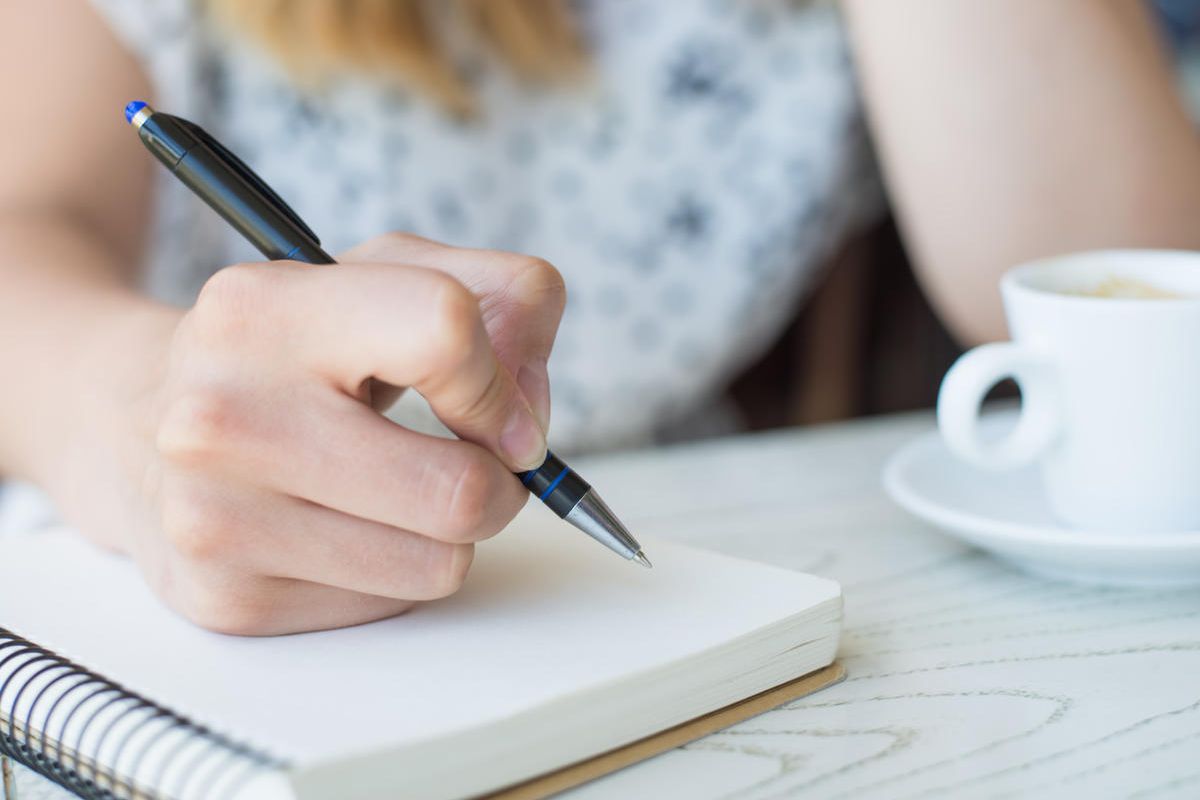 تفسير الكتابة في المنام في مختلف الحالات