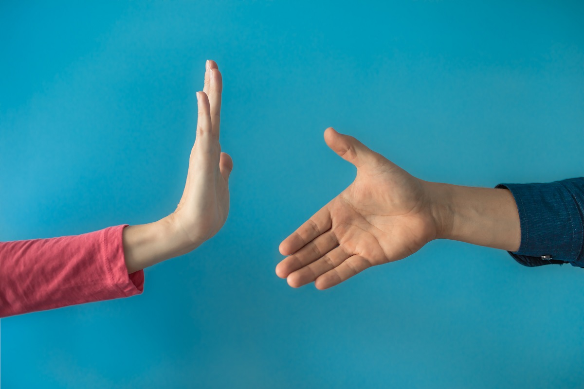 ما تفسير رفض المصافحة في المنام