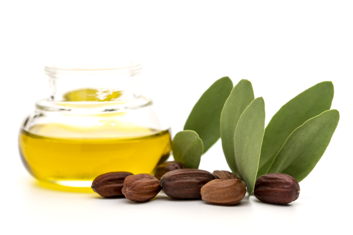 فوائد زيت الجوجوبا للبشرة والشعر
