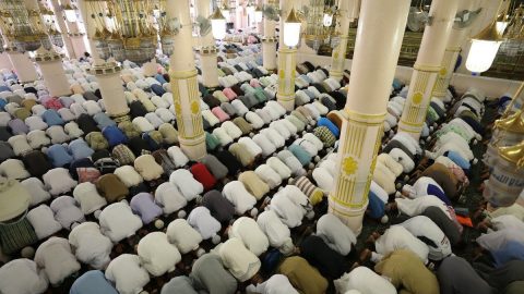 فضل صلاة الجمعة في المسجد
