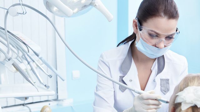 كيف تختار طبيب اسنانك