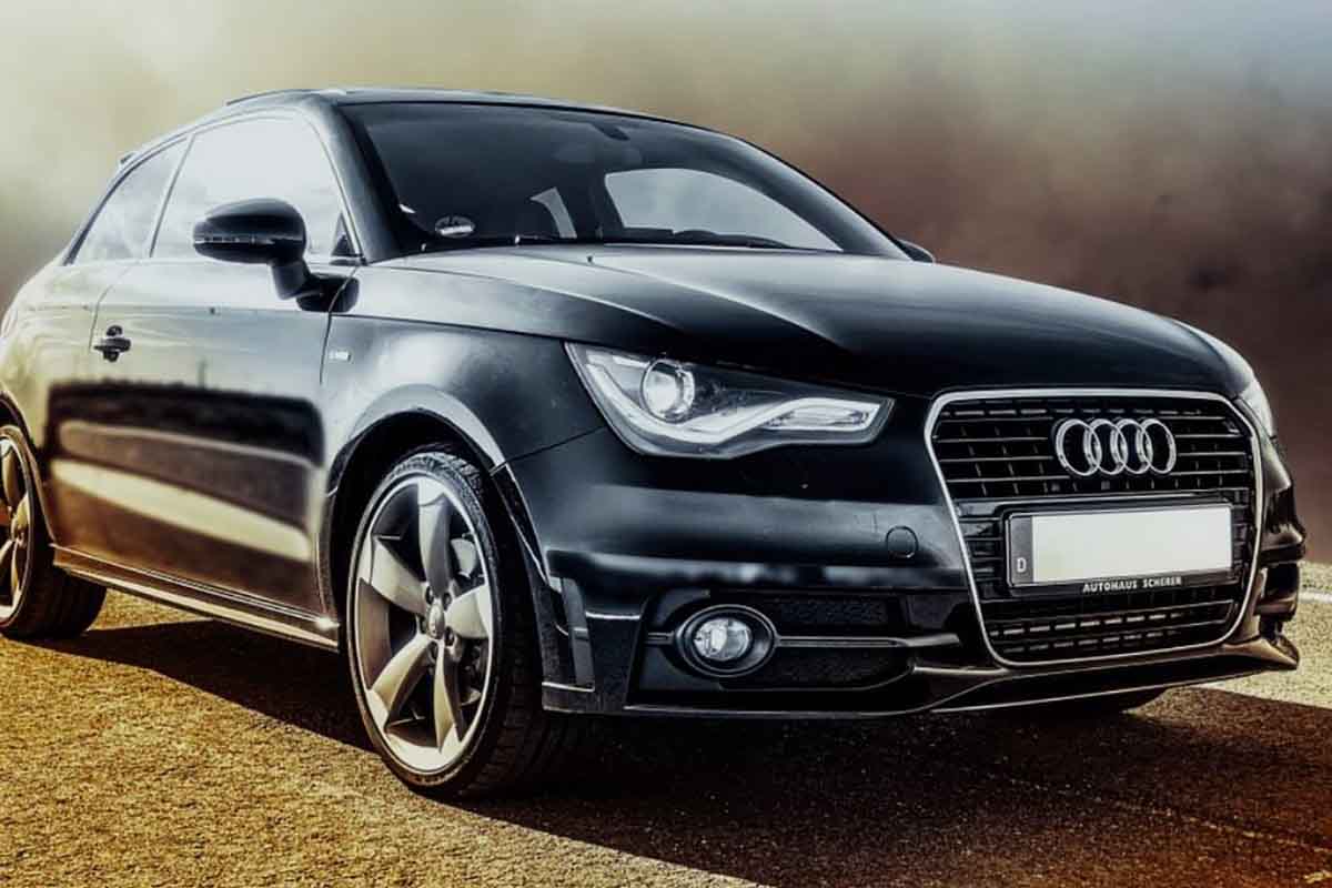 تفسير رؤية السيارة في الحلم لابن سيرين للرجل والعزباء والمتزوجة