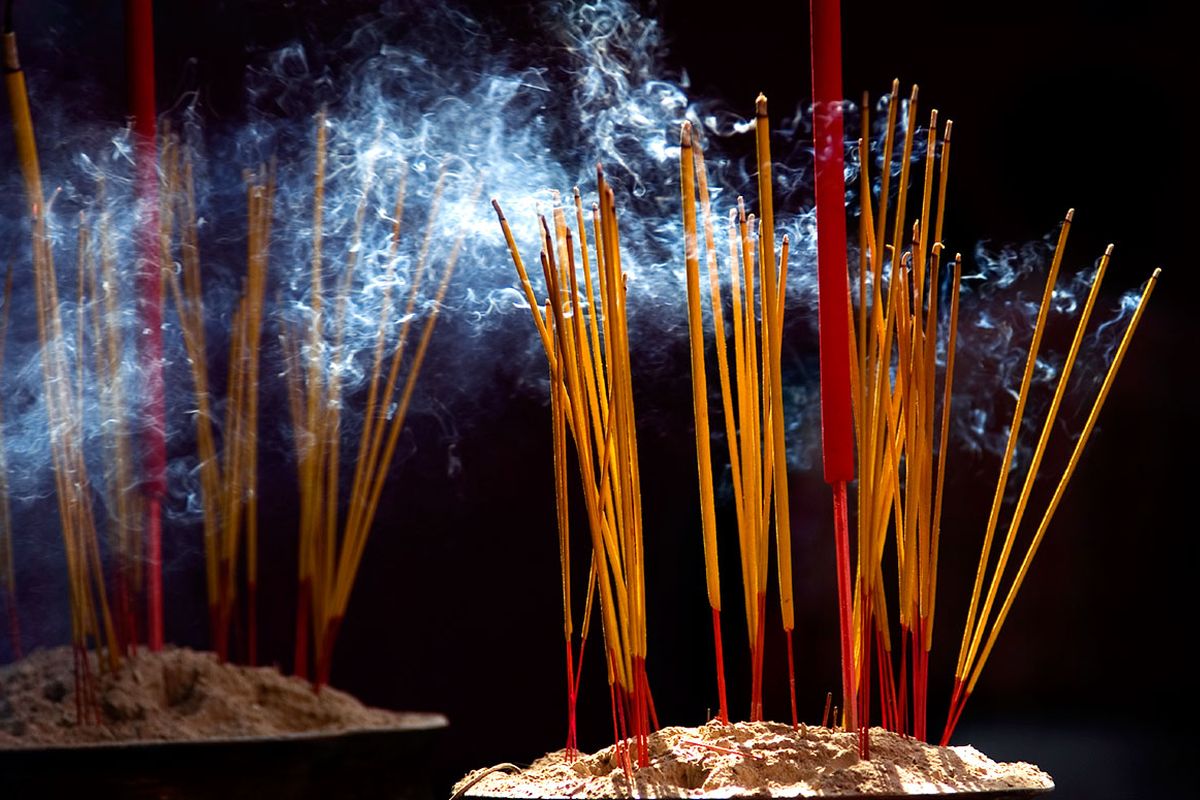 تفسير رؤية البخور في المنام للعصيمي